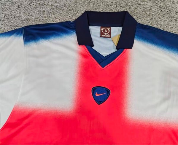 Camisa Inglaterra Scott Cactus Jack Total 90 Versão Torcedor 2026/27 Nike - Imagem 2