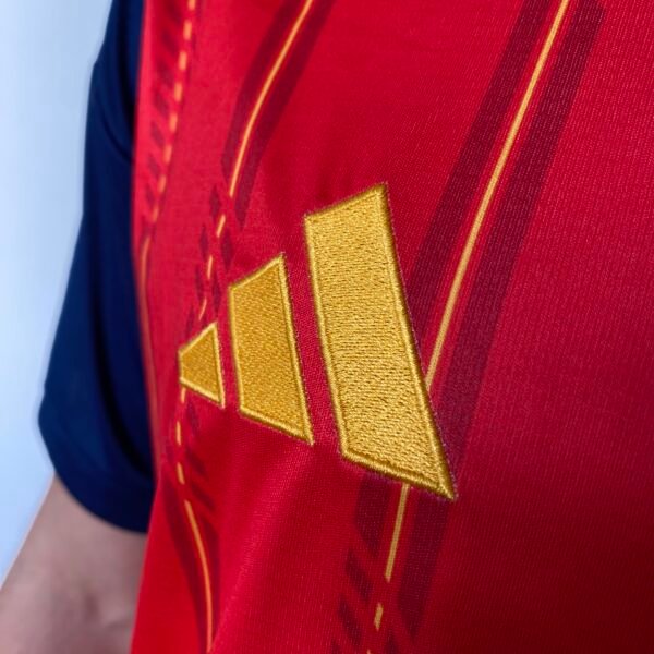 Camisa Seleção Espanha Home Versão Torcedor 2 Estrelas Campeão Copa Do Mundo 2026 Vermelha Adidas - Imagem 4