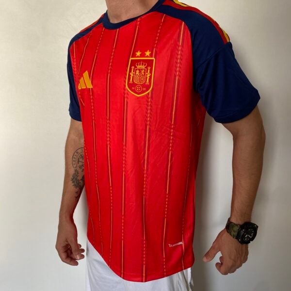 Camisa Seleção Espanha Home Versão Torcedor 2 Estrelas Campeão Copa Do Mundo 2026 Vermelha Adidas - Imagem 7
