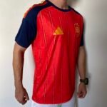 Camisa Seleção Espanha Home Versão Torcedor 2 Estrelas Campeão Copa Do Mundo 2026 Vermelha Adidas - Imagem 6