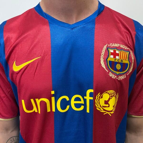 Camisa Retrô Barcelona 2007/2008 - Iniesta 8 - Nike  - Azul Grená - Imagem 20