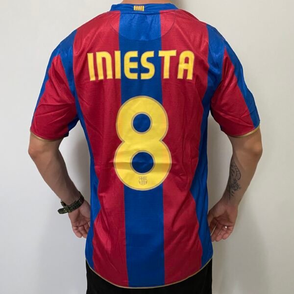 Camisa Retrô Barcelona 2007/2008 - Iniesta 8 - Nike  - Azul Grená - Imagem 12