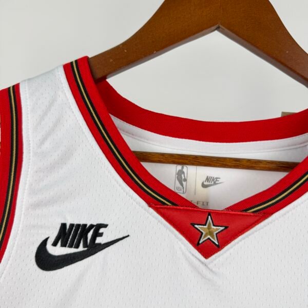 Camiseta Regata Basquete NBA Philadelphia 76ers Sixers - LeBron James 23 - Classic Edition Branca 2026/27 Nike - Imagem 3