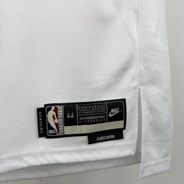 Camiseta Regata Basquete NBA Philadelphia 76ers Sixers - LeBron James 23 - Classic Edition Branca 2026/27 Nike - Imagem 4