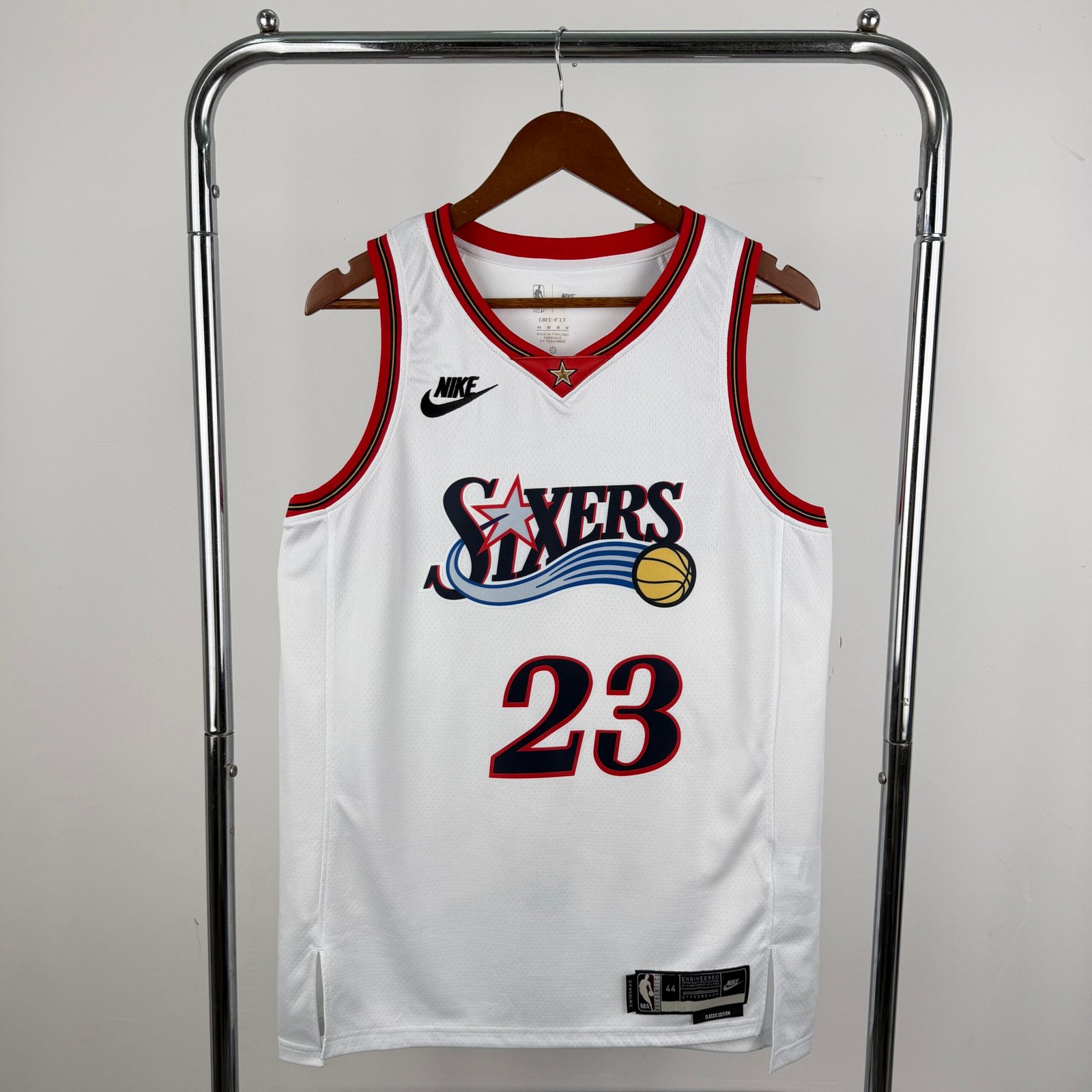 Camiseta Regata Basquete NBA Philadelphia 76ers Sixers - LeBron James 23 - Classic Edition Branca 2026/27 Nike