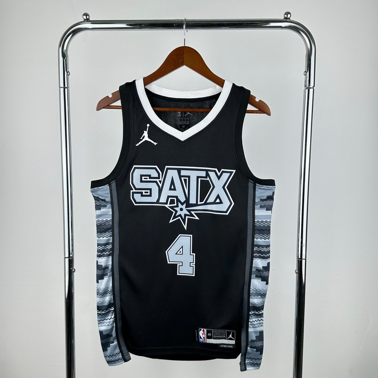 Camiseta Regata NBA Santo Antonio Sturs De'Aaron Fox 4 Statemant Edition Swingman 2023 Nike