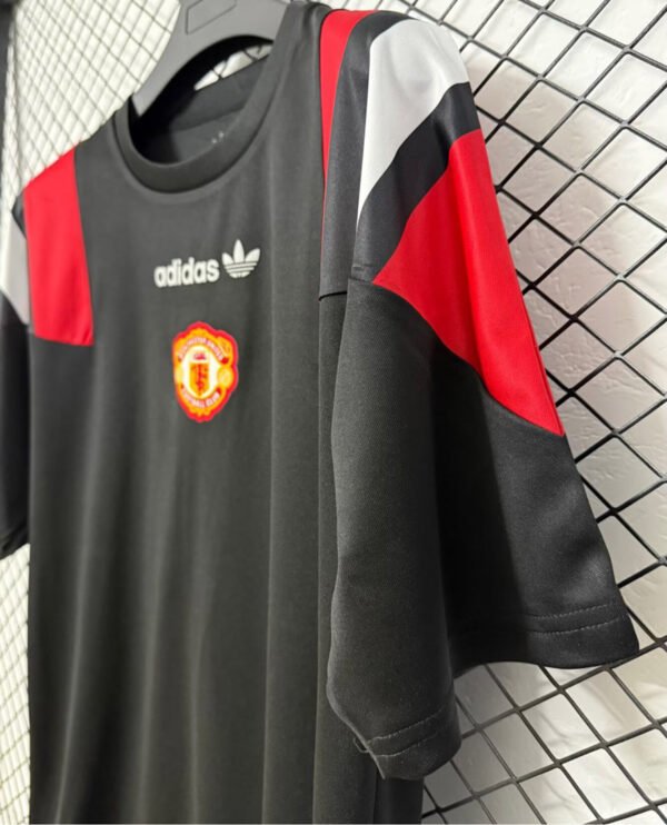 Camisa Manchester United EQT Versão Torcedor 2026/27 Preta Adidas - Imagem 4