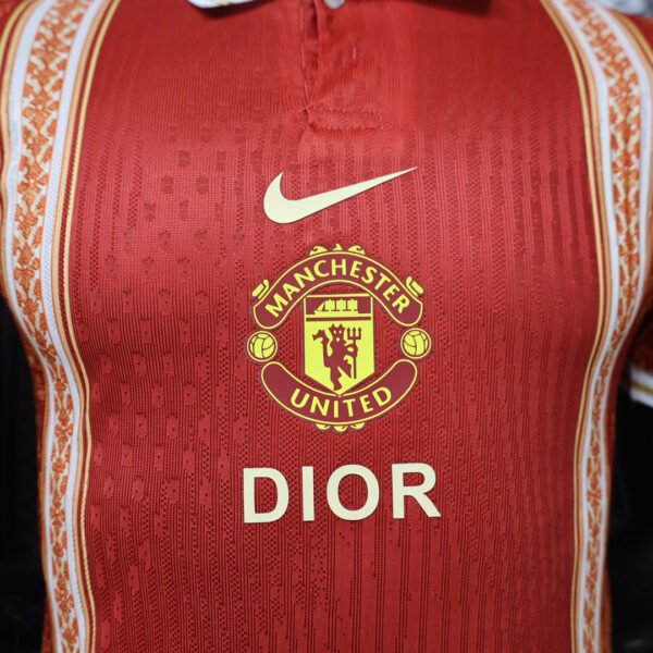Camisa Manchester United Christian Dior Versão Jogador 2026 Vermelho Nike - Imagem 2