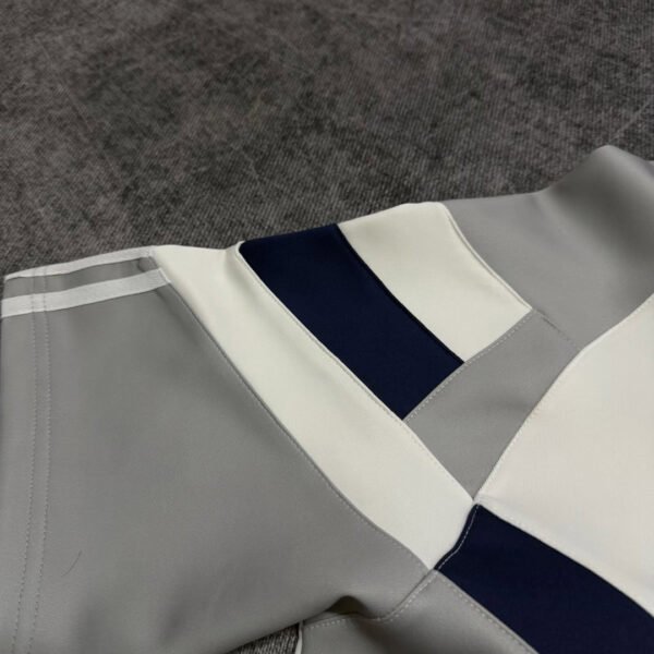 Camisa Real Madrid Trefoil Retrô Versão Torcedor 2026/27 Adidas - Imagem 5