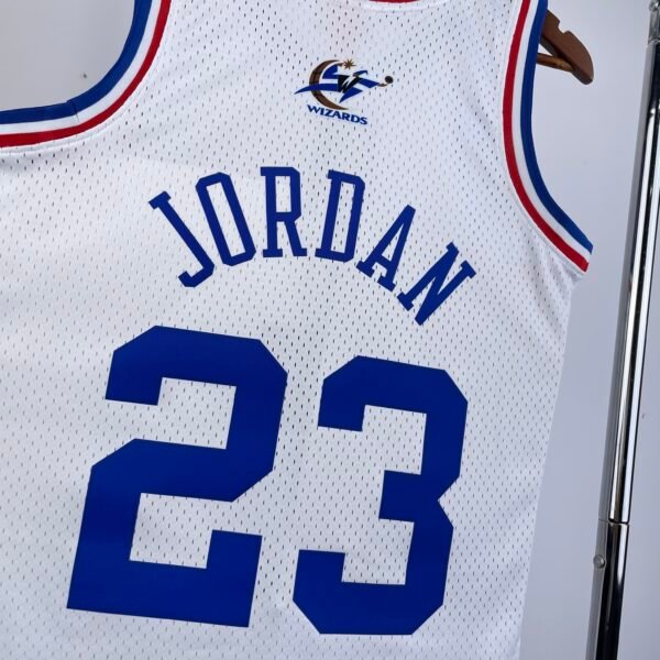 Camiseta Regata NBA All-Star Michael Jordan 23 Mitchell & Ness Branca 2003 - Imagem 7
