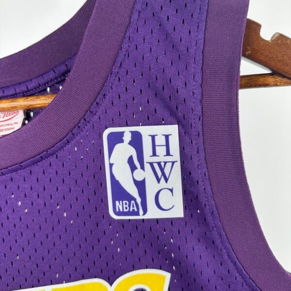 Camiseta Regata NBA Los Angeles Lakers Blackpink - Mitchell & Ness Roxa 2025/26 - Imagem 3