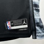 Camiseta Regata NBA Santo Antonio Sturs De'Aaron Fox 4 Statemant Edition Swingman 2023 Nike - Imagem 6