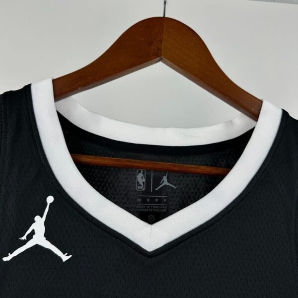 Camiseta Regata NBA Santo Antonio Sturs De'Aaron Fox 4 Statemant Edition Swingman 2023 Nike - Imagem 3