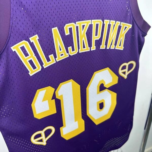 Camiseta Regata NBA Los Angeles Lakers Blackpink - Mitchell & Ness Roxa 2025/26 - Imagem 7