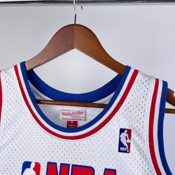 Camiseta Regata NBA All-Star Michael Jordan 23 Mitchell & Ness Branca 2003 - Imagem 3
