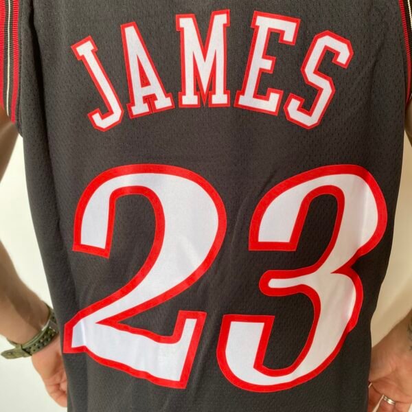 Camiseta Regata Basquete NBA Philadelphia 76ers Sixers - LeBron James 23 - Classic Edition Preta 2026/27 Nike - Imagem 9