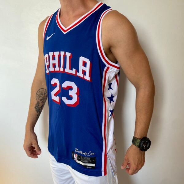 Camiseta Regata NBA Philadelphia 76ers - LeBron James 23 - Icon Azul 2026/27 Nike - Imagem 5