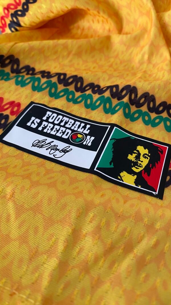 Camisa Jamaica Home Copa do Mundo 2026 Bob Marley Jogador Amarela Adidas - Imagem 15