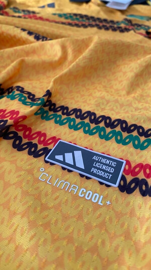 Camisa Jamaica Home Copa do Mundo 2026 Bob Marley Jogador Amarela Adidas - Imagem 14