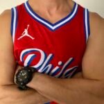 Camiseta Regata NBA Philadelphia 76ers - LeBron James 23 - Statement Vermelha 2026/27 Jordan - Imagem 2