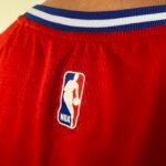 Camiseta Regata NBA Philadelphia 76ers - LeBron James 23 - Statement Vermelha 2026/27 Jordan - Imagem 10