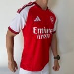 Camisa Arsenal Home Versão Torcedor 2026/27 Vermelha Adidas - Imagem 6