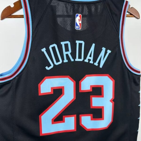 Camiseta Regata NBA Chicago Bulls Michael Jordan 23 City Edition Swingman 2026 Nike - Imagem 7